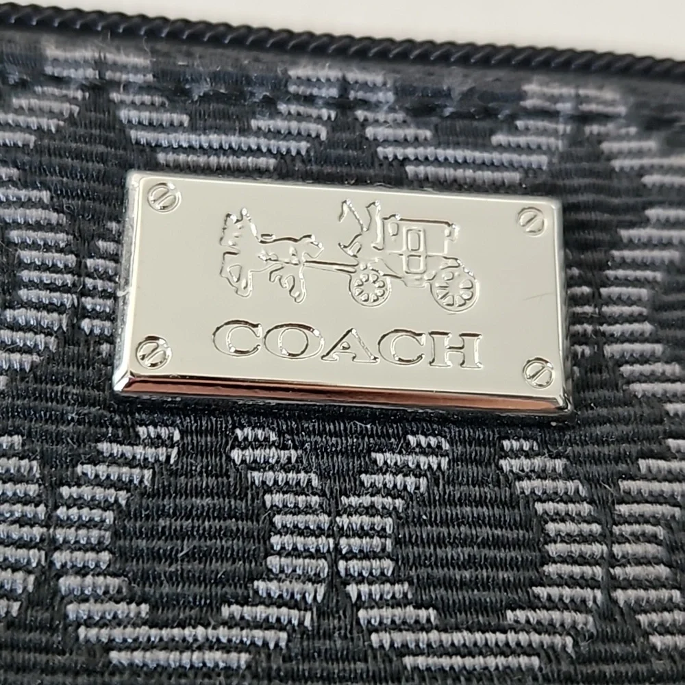 Coach wristlet - Picture 7 of 9